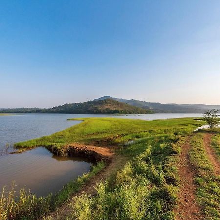 Saffronstays Lakeview Nivara - Farm Stay Villa With Private Pool Near 浦那 外观 照片
