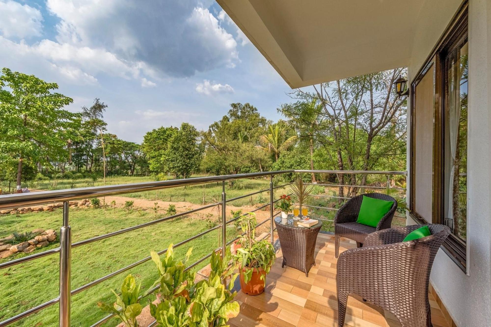Saffronstays Lakeview Nivara - Farm Stay Villa With Private Pool Near 浦那 外观 照片