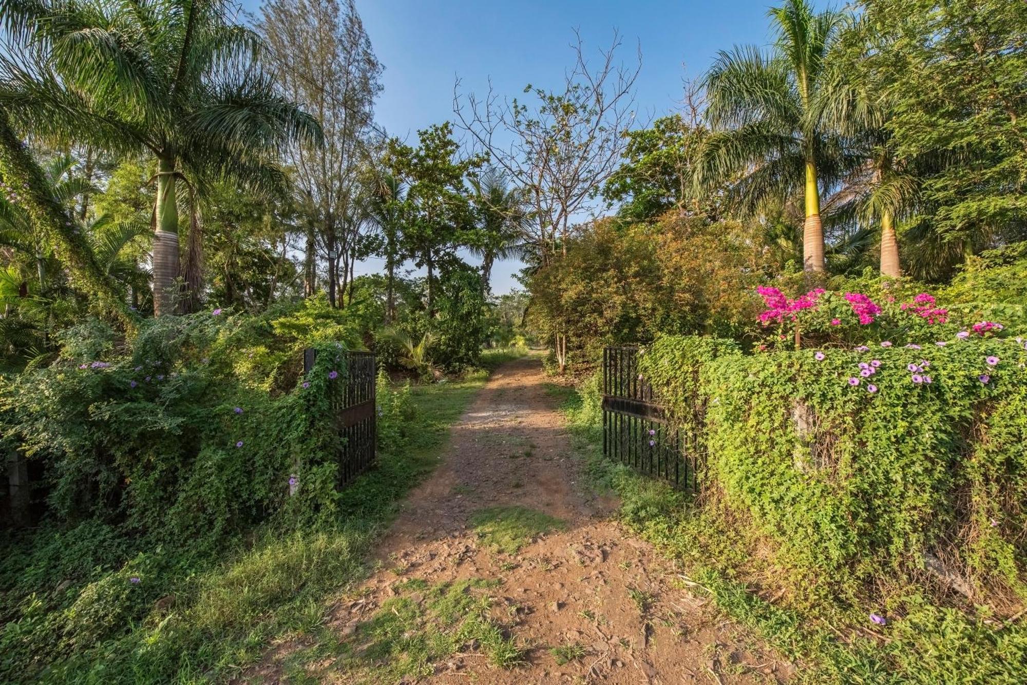 Saffronstays Lakeview Nivara - Farm Stay Villa With Private Pool Near 浦那 外观 照片